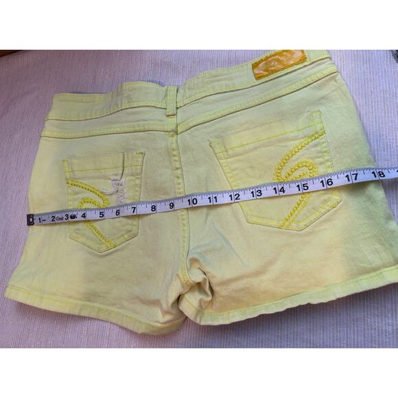 Juniors size 9 neon yellow soho babe denim shorts 2” inseam - Picture 5 of 8